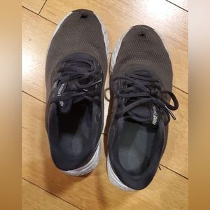 Nike shoes women size 5